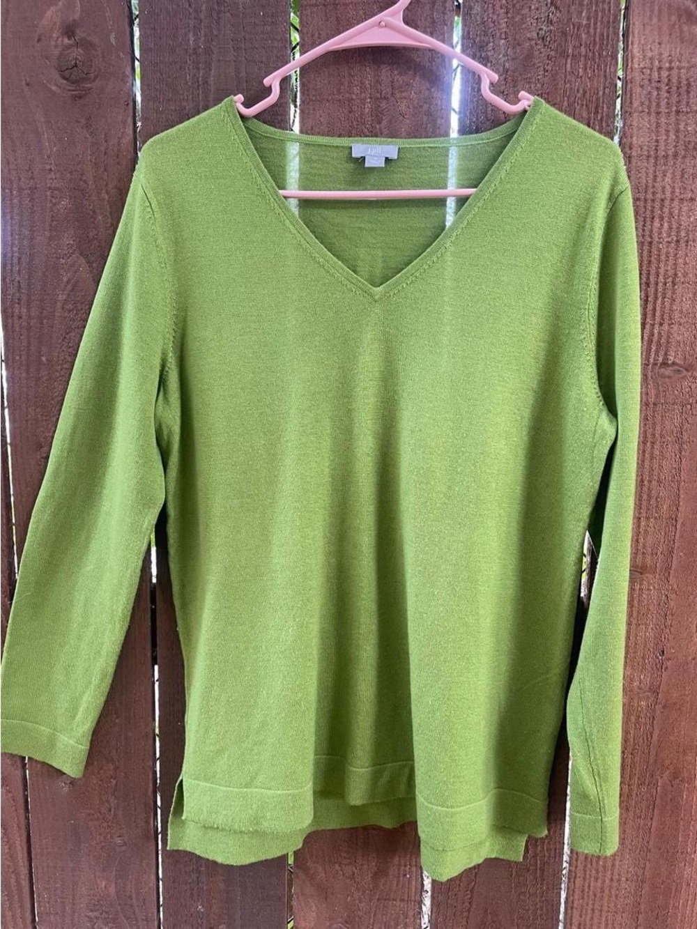 J Jill Relaxed Kiwi Green V-Neck Merino Wool Classic Light Knit Sweater Sz M